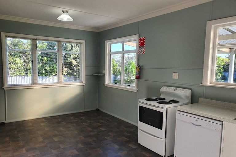Photo of property in 14 Fookes Street, Waverley, 4510