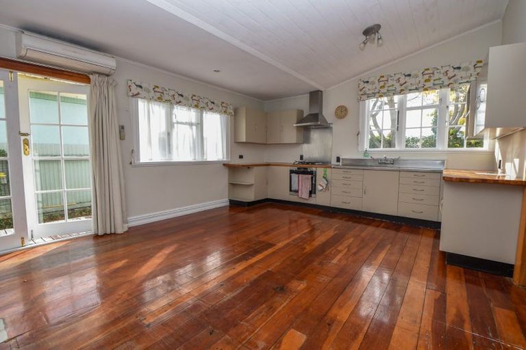 Photo of property in 1 Davy Street, Carterton, 5713