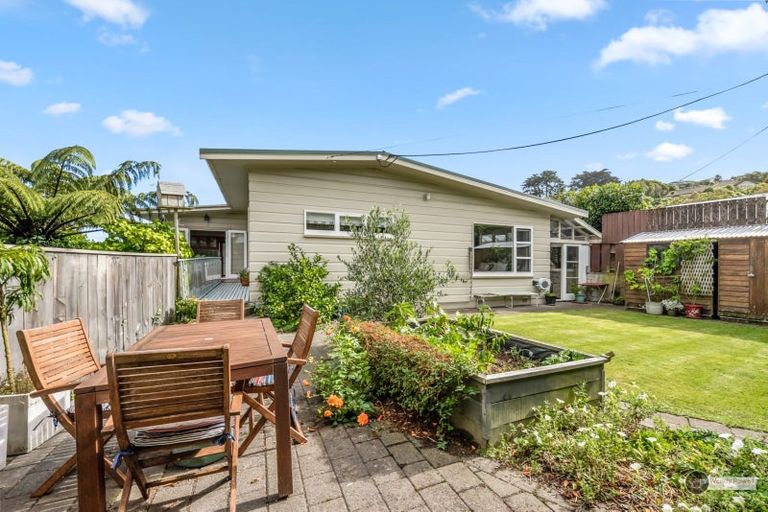 Photo of property in 37 Normandale Road, Normandale, Lower Hutt, 5010