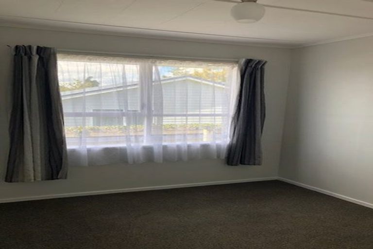 Photo of property in 44 Gossamer Drive, Pakuranga Heights, Auckland, 2010