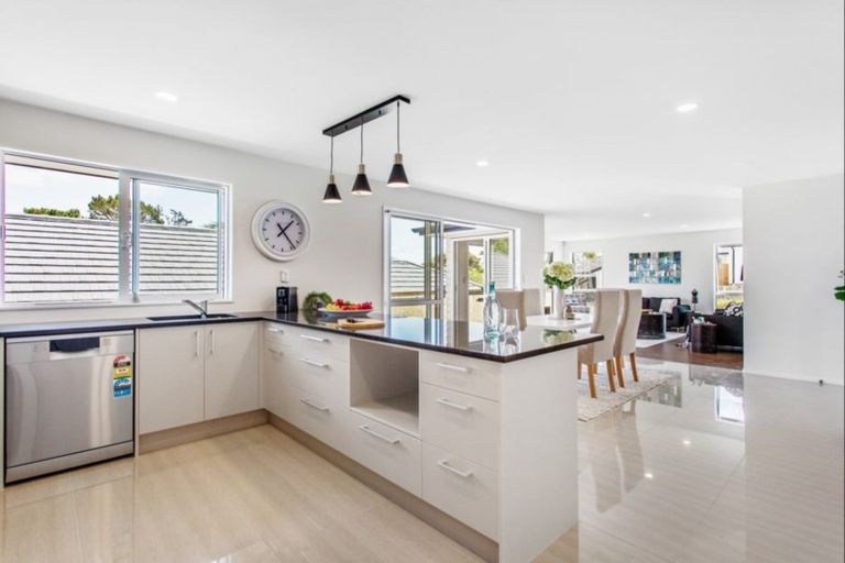 Photo of property in 8 Magnum Drive, Kumeu, 0810