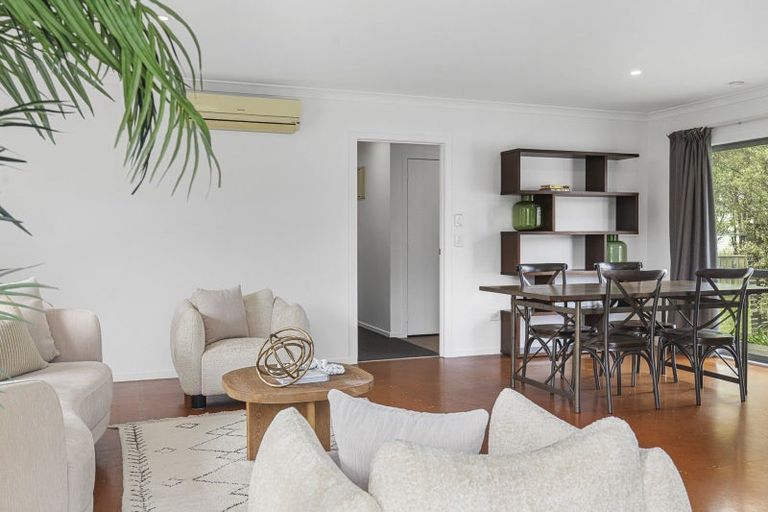 Photo of property in 1185 South Road, Oakura, 4314