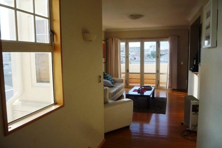 Photo of property in Chatsworth Flats, 7/23 Pirie Street, Mount Victoria, Wellington, 6011