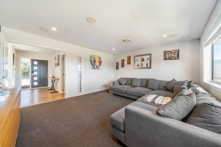 Photo of property in 66 Mount Marua Way, Timberlea, Upper Hutt, 5018