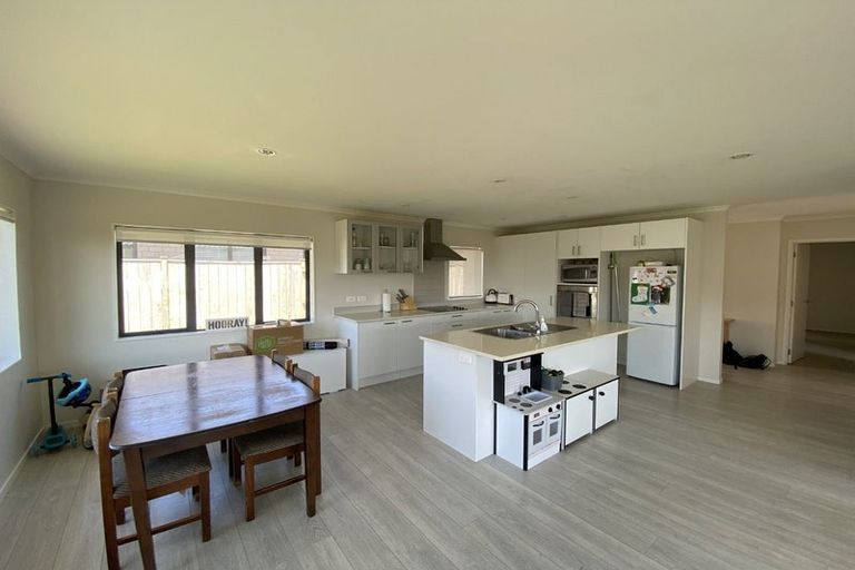 Photo of property in 4 Pohue Avenue, Huapai, Kumeu, 0810