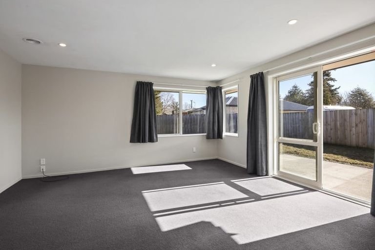 Photo of property in 144d High Street, Oxford, 7430