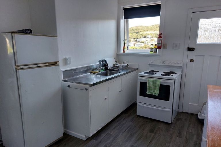 Photo of property in 70 Melbourne Road, Island Bay, Wellington, 6023