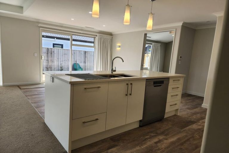 Photo of property in 5 Old Stone Lane, Cracroft, Christchurch, 8022