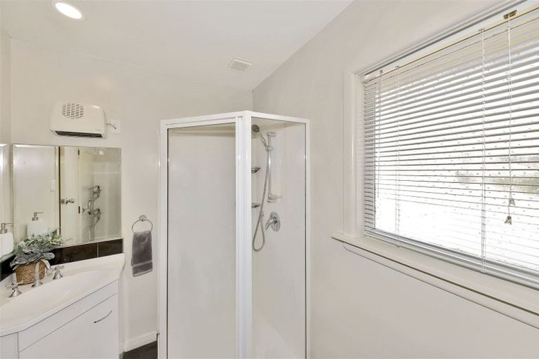 Photo of property in 11 Glenora Place, Hornby, Christchurch, 8042