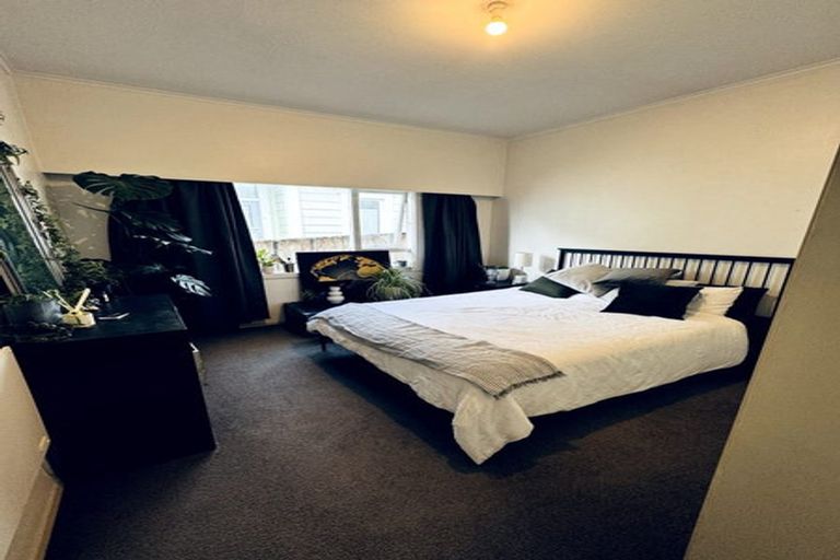 Photo of property in 192 Sutherland Road, Lyall Bay, Wellington, 6022