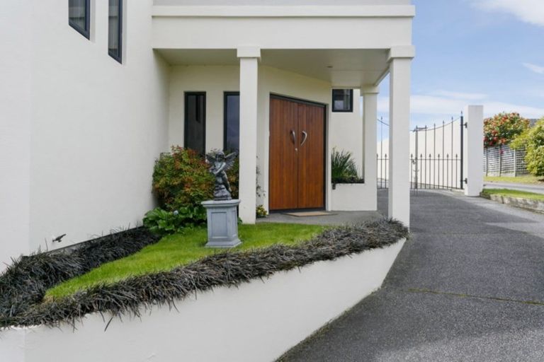 Photo of property in 28 Fairview Terrace, Waipahihi, Taupo, 3330