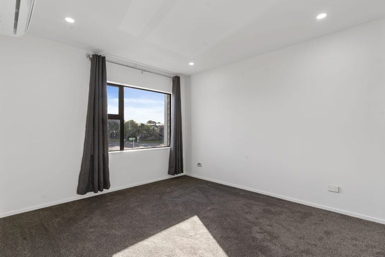 Photo of property in 2b Melleray Place, Randwick Park, Auckland, 2105