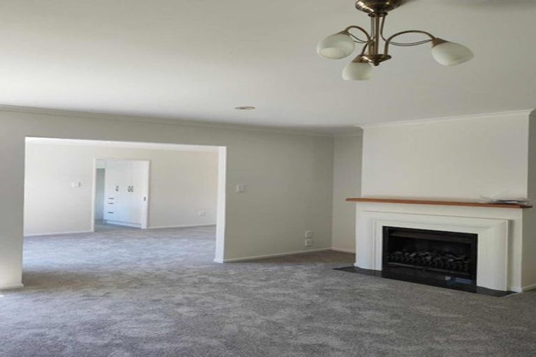 Photo of property in 15 Vanderbilt Parade, Albany, Auckland, 0632