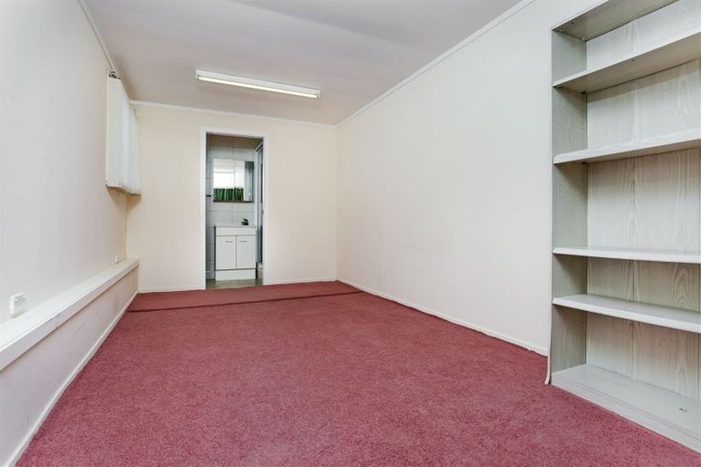 Photo of property in 4 Bank Street, Hillcrest, Auckland, 0627