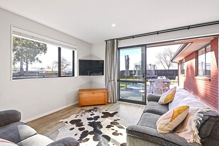 Photo of property in 22 Minerva Crescent, Woodend, 7610