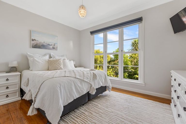 Photo of property in 174 Seaview Road, Westown, New Plymouth, 4310