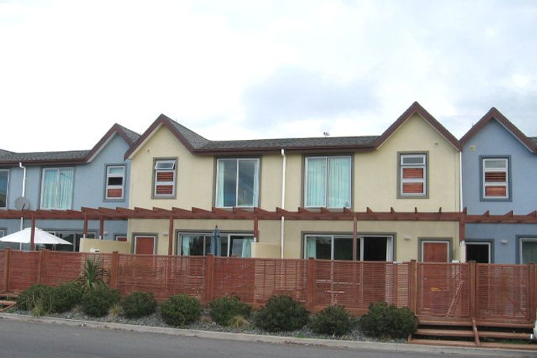 Photo of property in 9/15 Clearwater Cove, West Harbour, Auckland, 0618