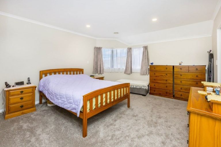 Photo of property in 17 Birkinshaw Grove, Riverstone Terraces, Upper Hutt, 5018