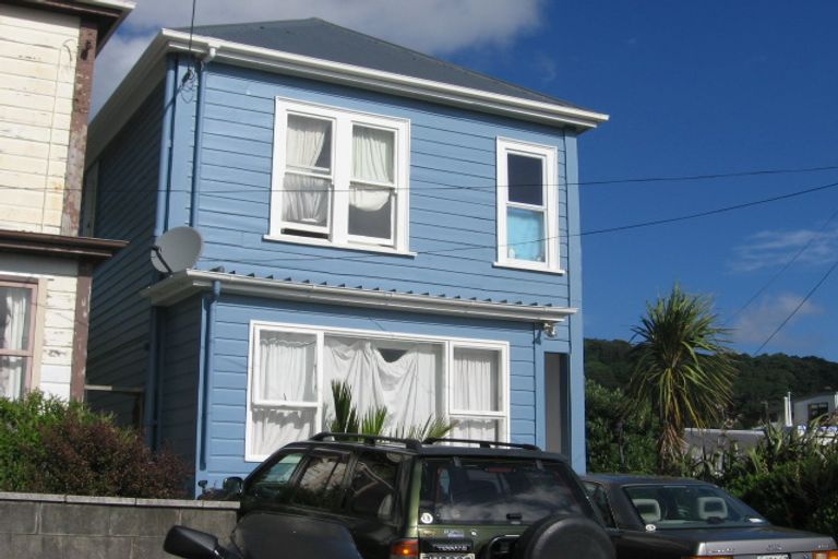 Photo of property in 10 Edge Hill, Mount Victoria, Wellington, 6011