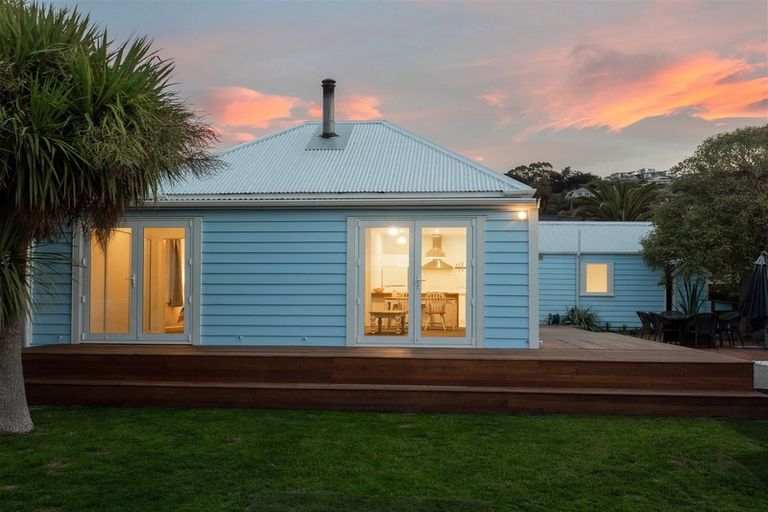 Photo of property in 16 Augusta Street, Redcliffs, Christchurch, 8081