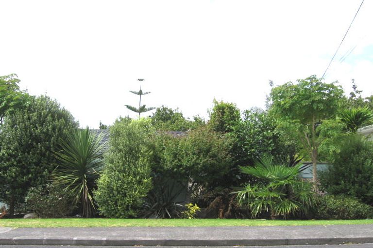 Photo of property in 31 Lancaster Road, Beach Haven, Auckland, 0626