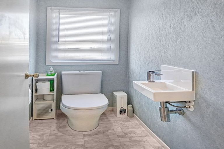 Photo of property in 9 Cinnabar Place, Westgate, Auckland, 0614