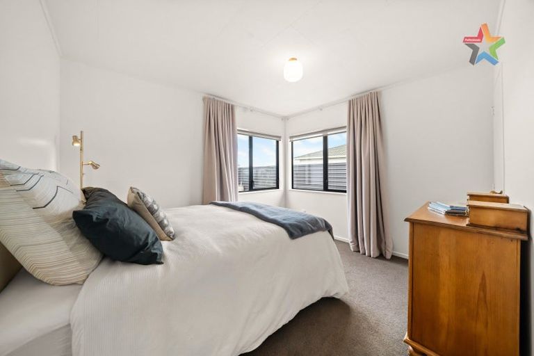 Photo of property in 18 Jasmine Grove, Maungaraki, Lower Hutt, 5010