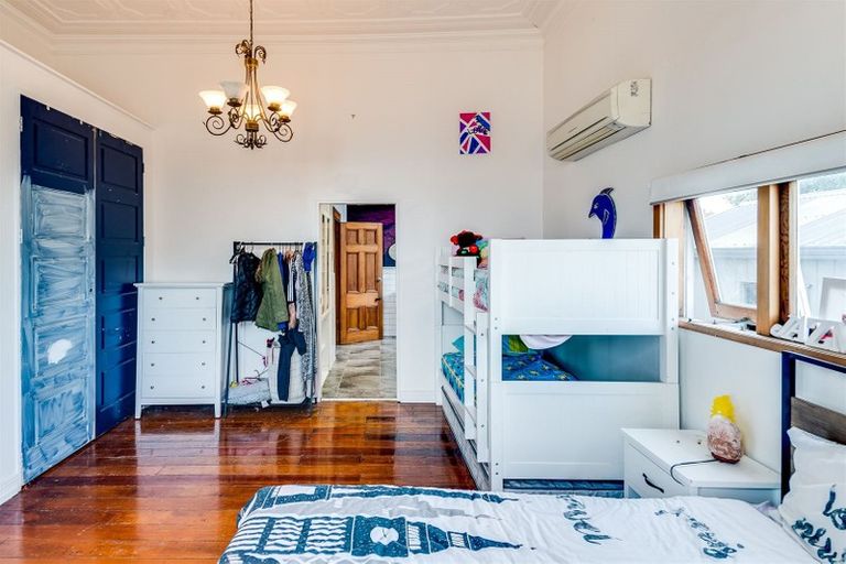 Photo of property in 200 Grove Road, Mayfair, Hastings, 4122