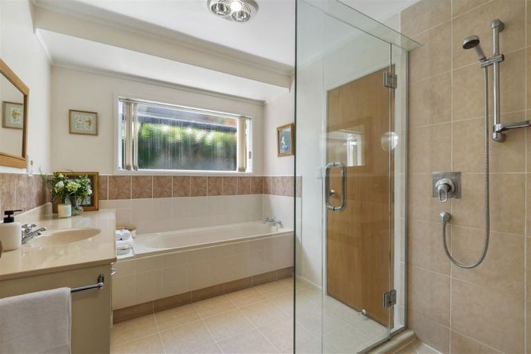 Photo of property in 3 Delisle Place, Windsor Park, Auckland, 0632