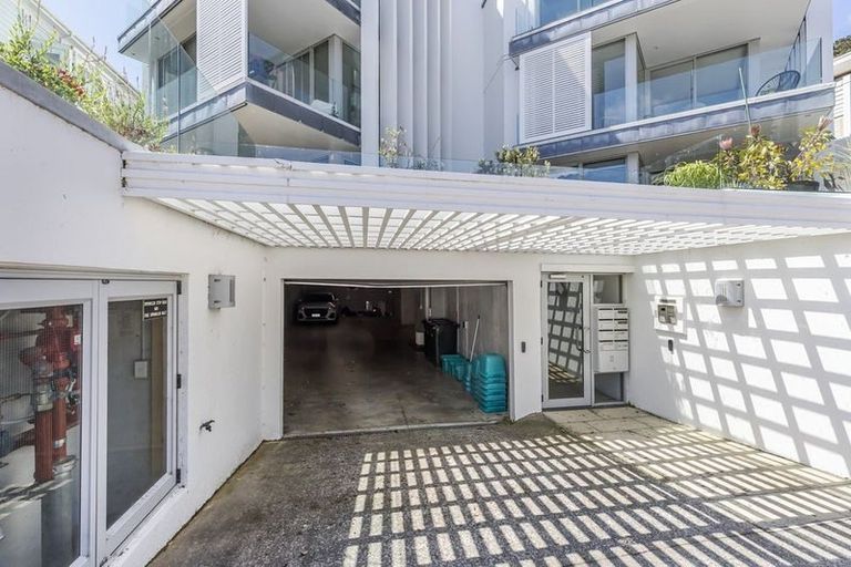 Photo of property in Alto Apartments, 2a/22 Telford Terrace, Oriental Bay, Wellington, 6011