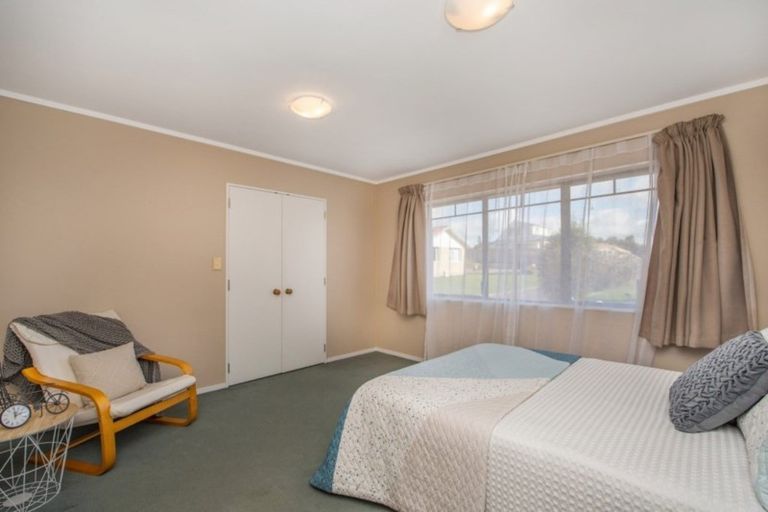 Photo of property in 17 Mews Place, Forest Lake, Hamilton, 3200