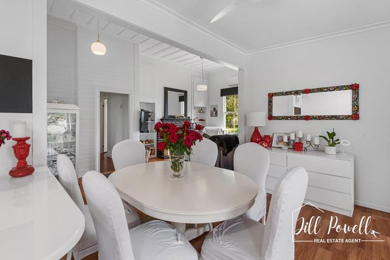 Photo of property in 32 Franklin Road, Paparoa, 0571