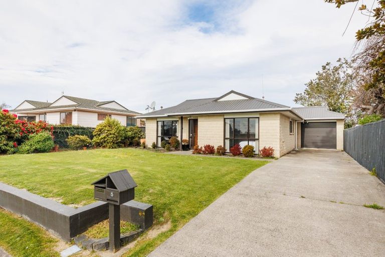Photo of property in 5 Leander Place, Milson, Palmerston North, 4414