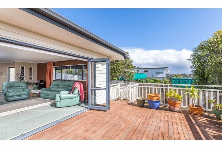Photo of property in 15c Rishworth Avenue, Stanmore Bay, Whangaparaoa, 0932