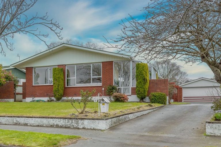 Photo of property in 6 Camberwell Place, Avonhead, Christchurch, 8042