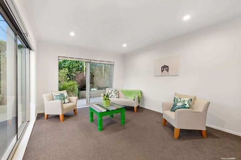 Photo of property in 8 Karauria Lane, Orewa, 0931