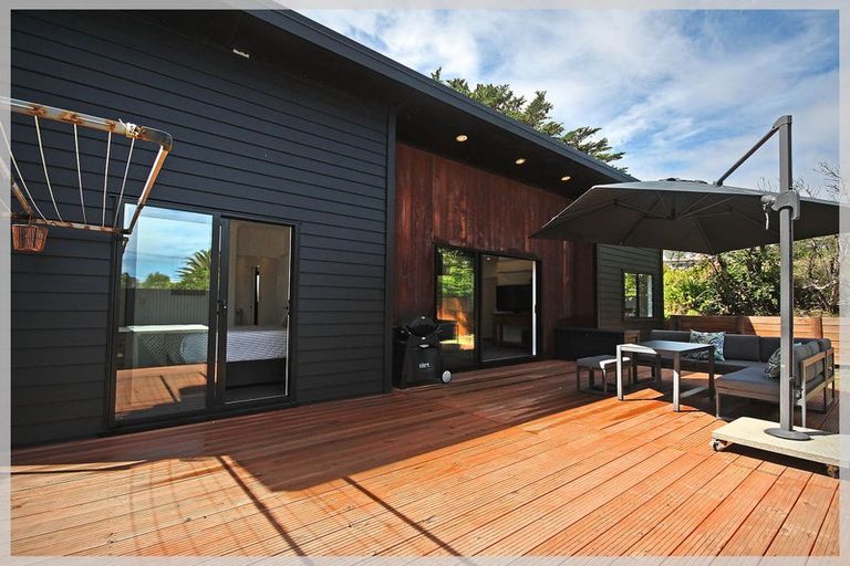 Photo of property in 6 Dustin Street, Foxton Beach, Foxton, 4815