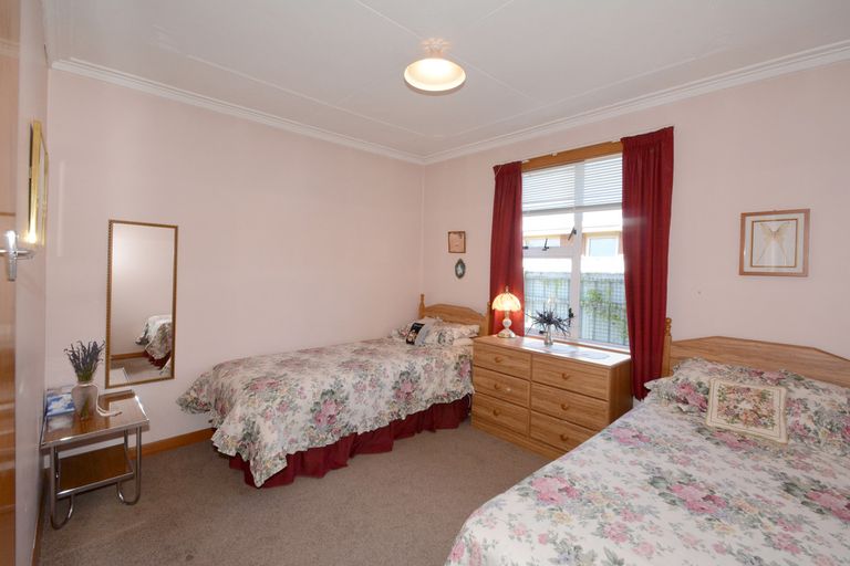 Photo of property in 141 Macandrew Road, South Dunedin, Dunedin, 9012
