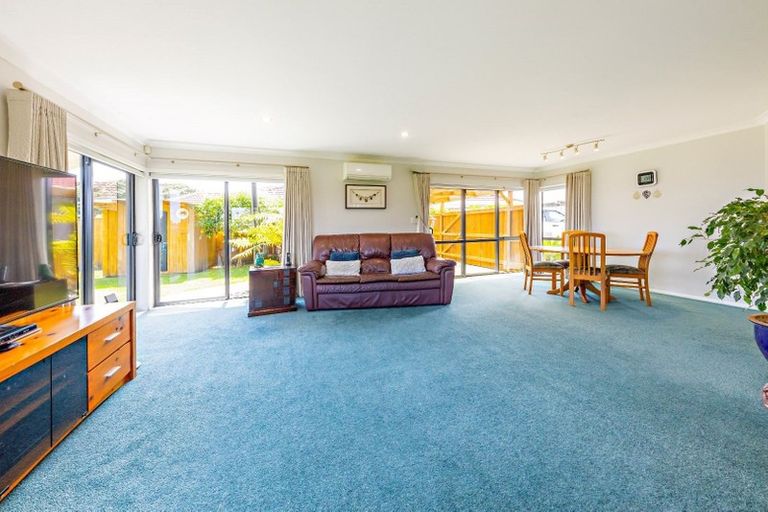 Photo of property in 9 Nicholas Gibbons Drive, Clendon Park, Auckland, 2103