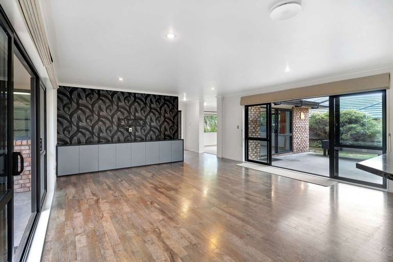 Photo of property in 21 Mandalay Place, Waiuku, 2123