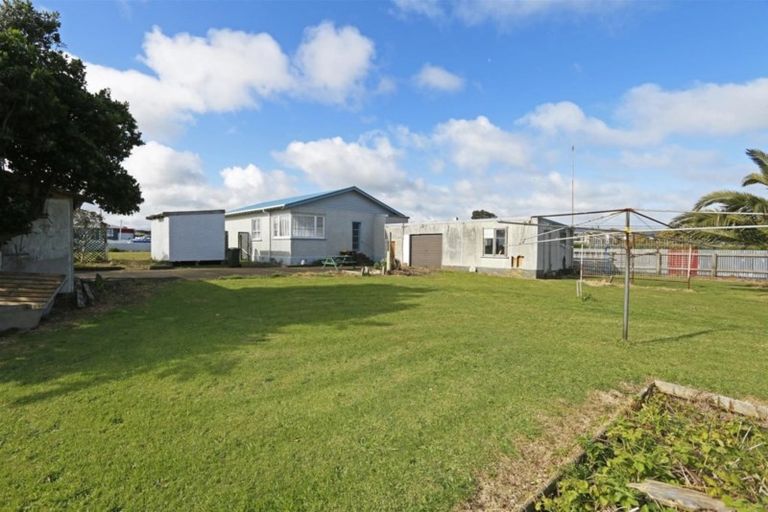 Photo of property in 192 Tasman Street, Opunake, 4616