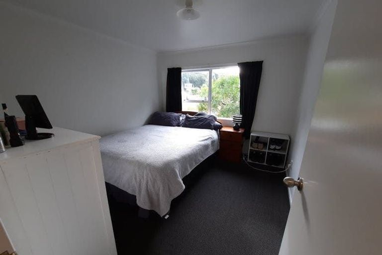 Photo of property in 64a Newlands Road, Newlands, Wellington, 6037