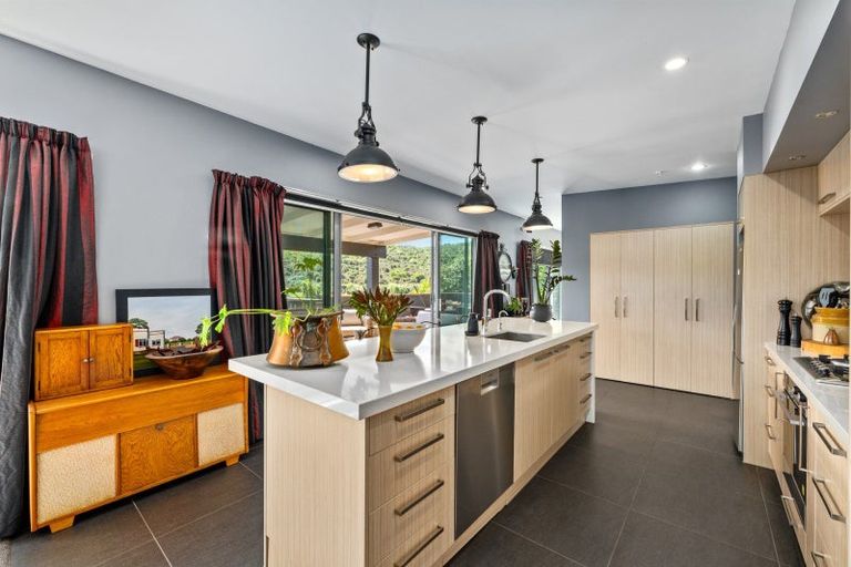 Photo of property in 11 Glentui Place, Waikawa, Picton, 7220