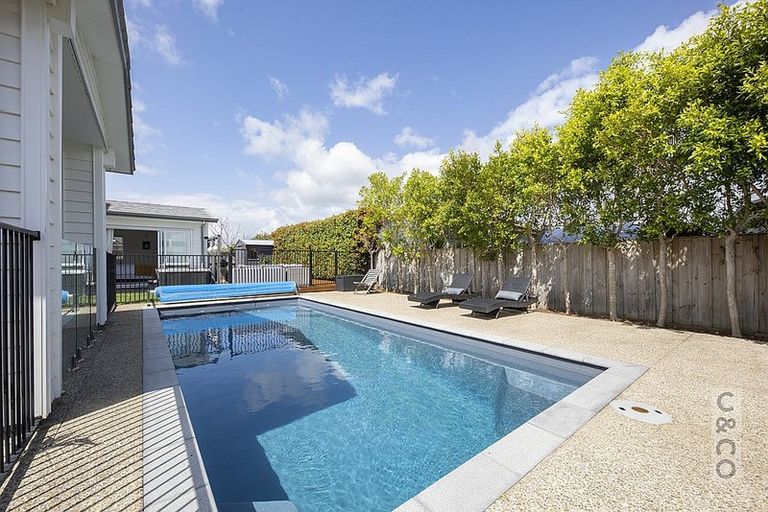 Photo of property in 14 Floyd Road, Riverhead, 0820