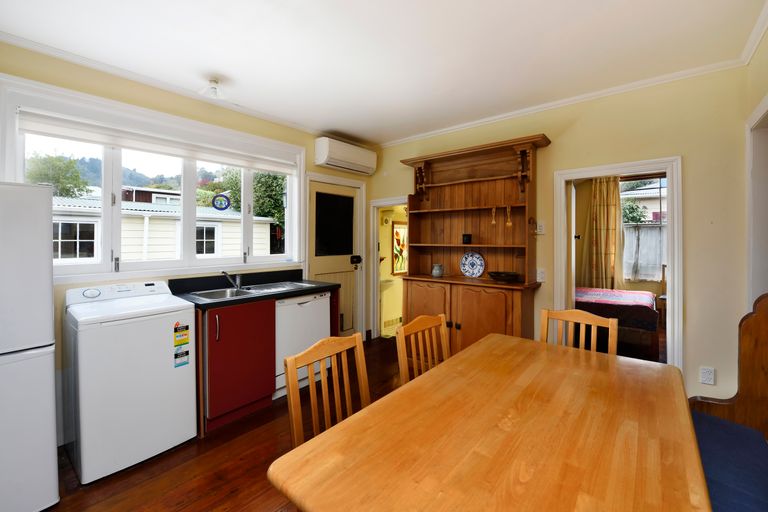Photo of property in 143 Tasman Street, Nelson, 7010