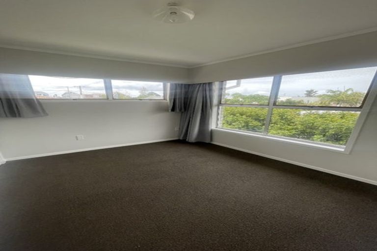 Photo of property in 11 Waitemata Road, Hauraki, Auckland, 0622