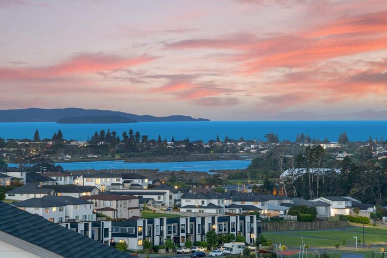 Photo of property in 129 Wainui Road, Silverdale, 0932