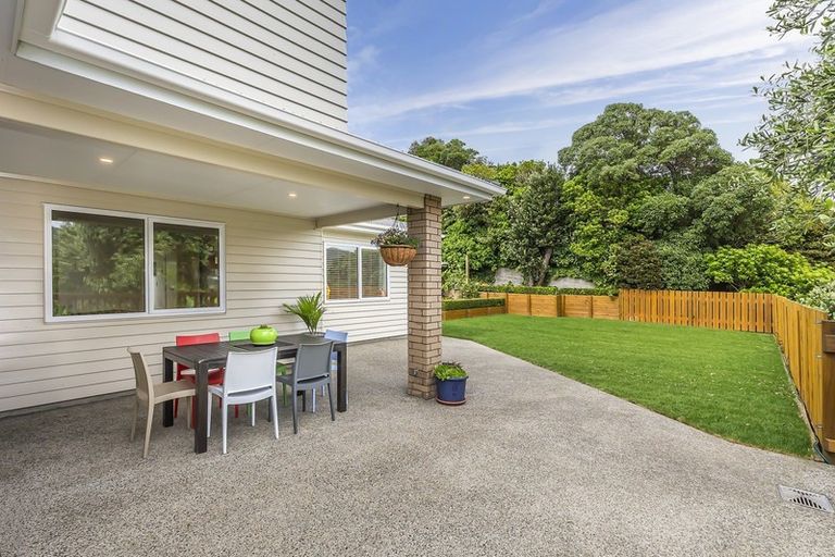 Photo of property in 58 Nicholson Road, Khandallah, Wellington, 6035