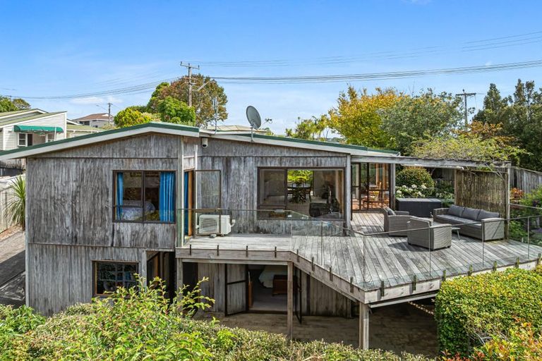 Photo of property in 1/16 Arran Road, Browns Bay, Auckland, 0630