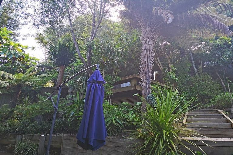Photo of property in 2/52 Heathcote Road, Castor Bay, Auckland, 0620